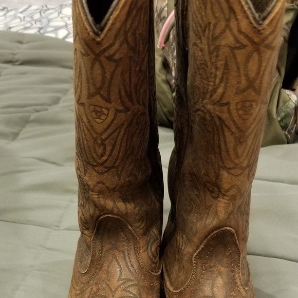 Women Ariat Boots - Picture 3 of 4